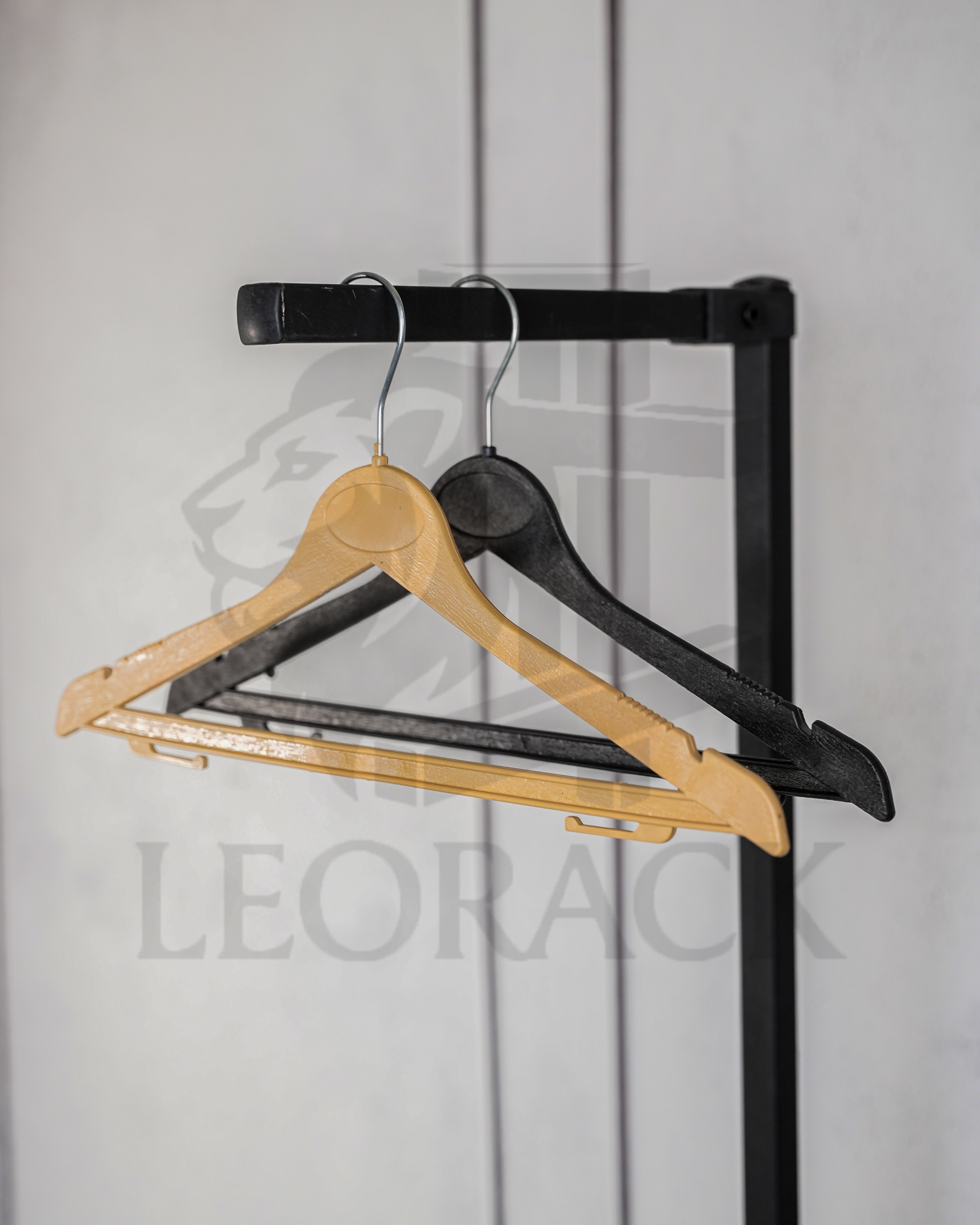 چوبلباسی آویز لباس مشکی و طرح چوب 10عدد چوبکار